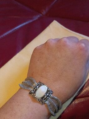 Source Unknown Silver Multi-Strand Mesh Bracelet with White Oval Stone